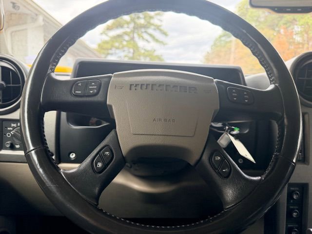 Used 2003 HUMMER H2 w/ Preferred Equipment Group image 19