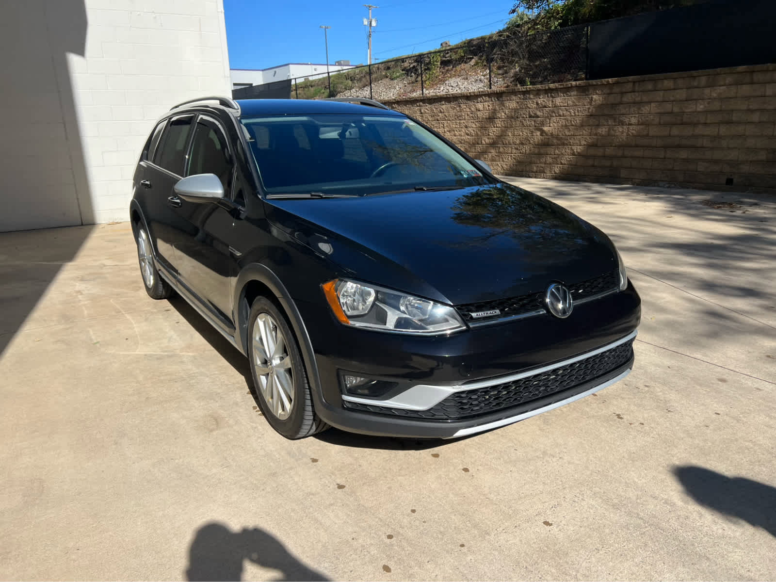 Used 2017 Volkswagen Golf Alltrack S image 4