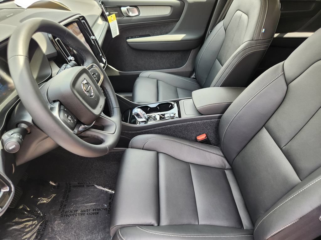 New 2026 Volvo XC40 B5 Plus w/ Climate Package AWD/4WD image 4