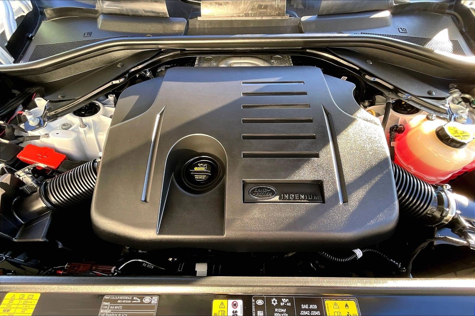 Used 2025 Land Rover Range Rover SE image 9