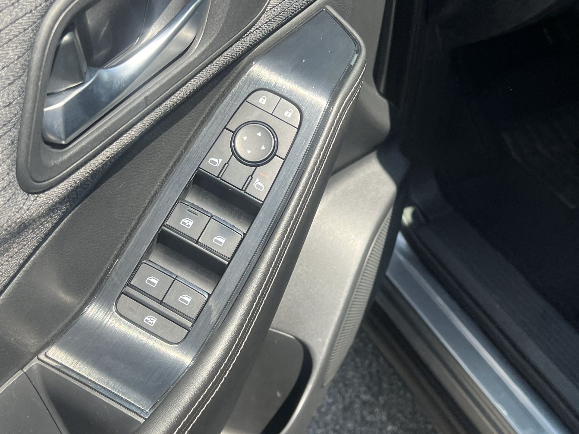 Used 2021 Nissan Rogue SV AWD/4WD image 14