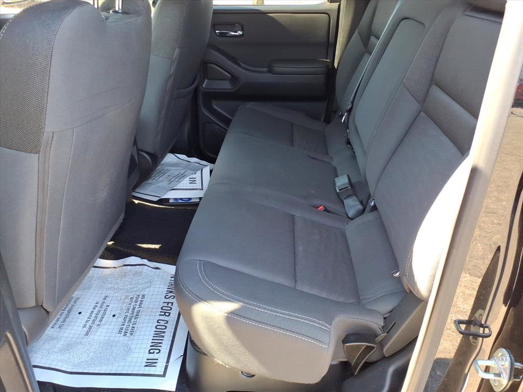 Used 2023 Nissan Frontier SV image 7