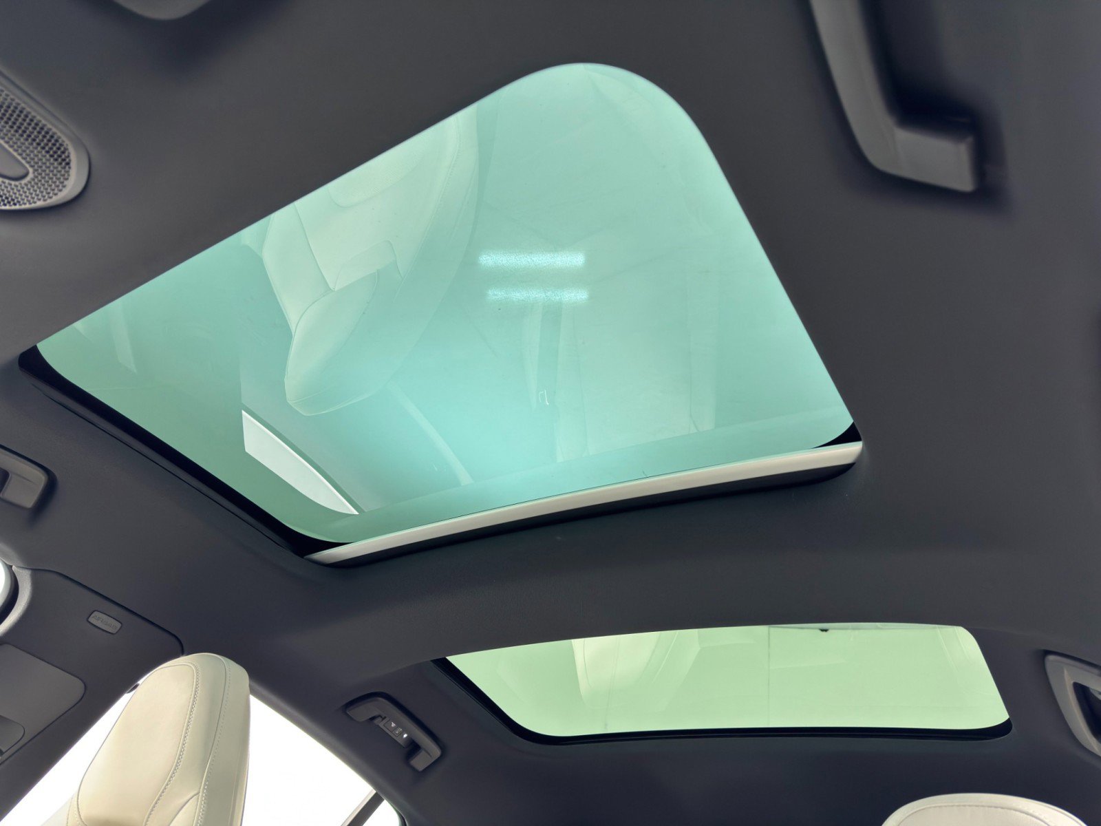 Used 2025 Porsche Panamera 4S w/ Premium Package image 11