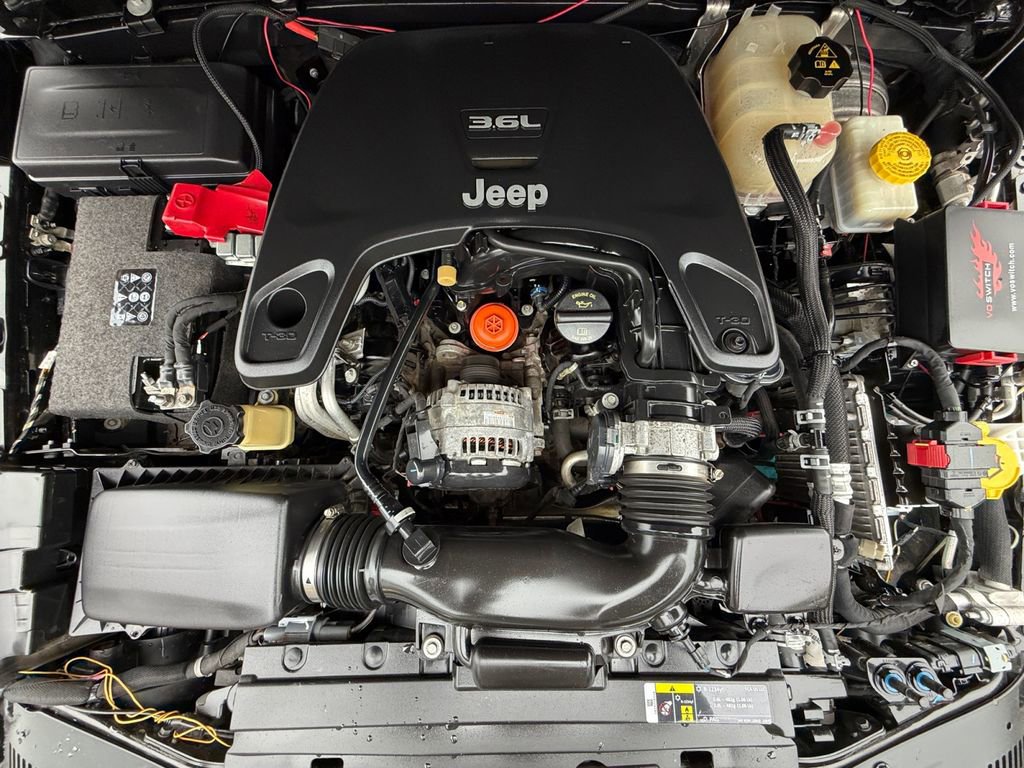 Used 2018 Jeep Wrangler Unlimited Rubicon AWD/4WD image 9