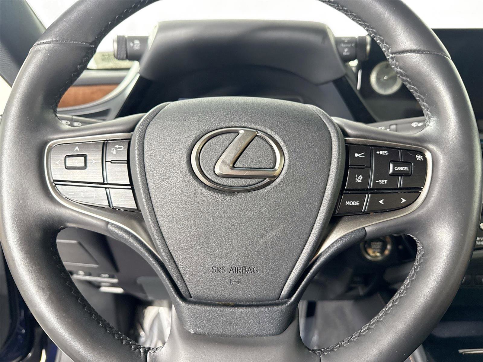 Used 2023 Lexus ES 350 w/ Premium Package image 17
