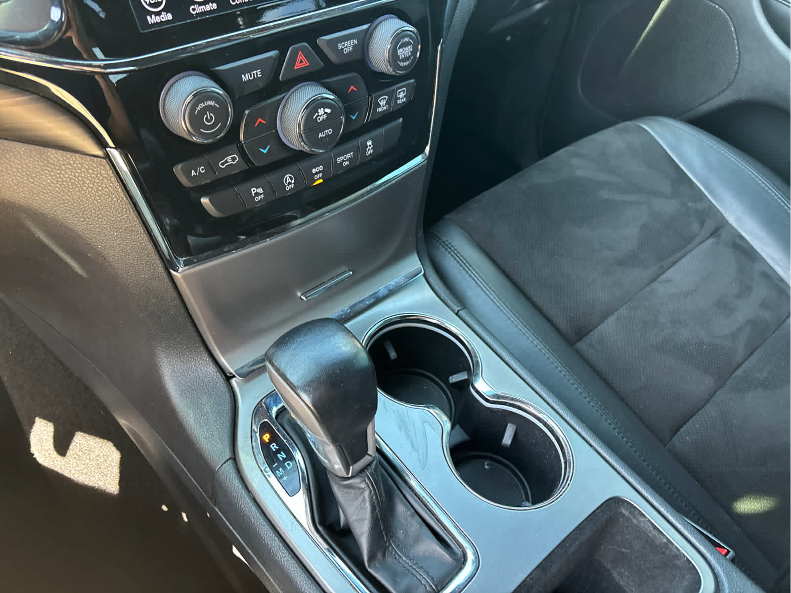 Used 2020 Jeep Grand Cherokee Altitude AWD/4WD image 17