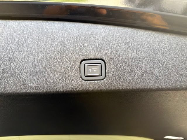 Used 2024 Cadillac XT6 Premium Luxury w/ LPO, Floor Liner Package FWD image 21
