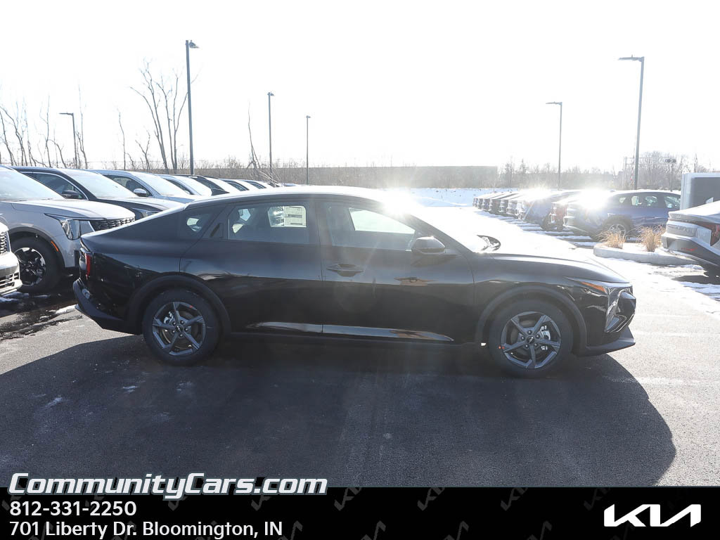 New 2025 Kia K4 LXS image 8