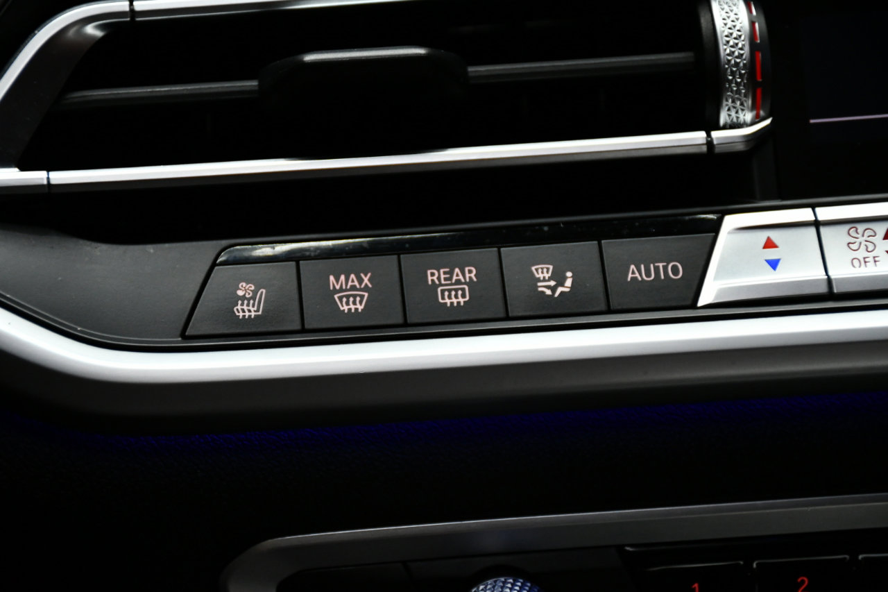 Used 2022 BMW X7 M50i w/ Executive Package image 32