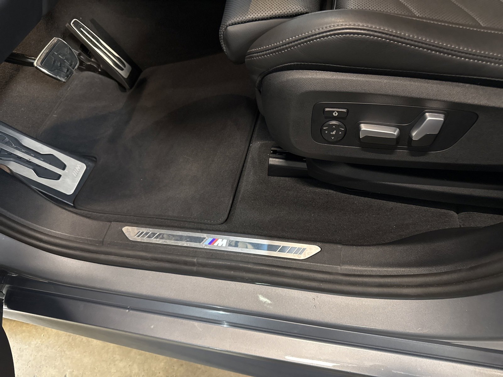 Used 2024 BMW X5 xDrive40i w/ M Sport Package image 12