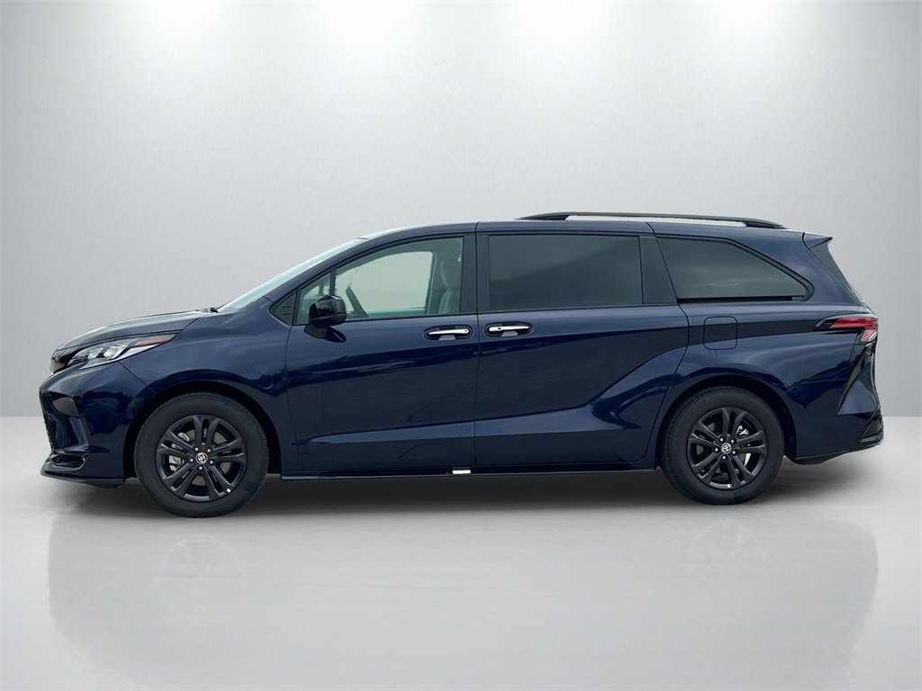 Used 2025 Toyota Sienna XSE image 8