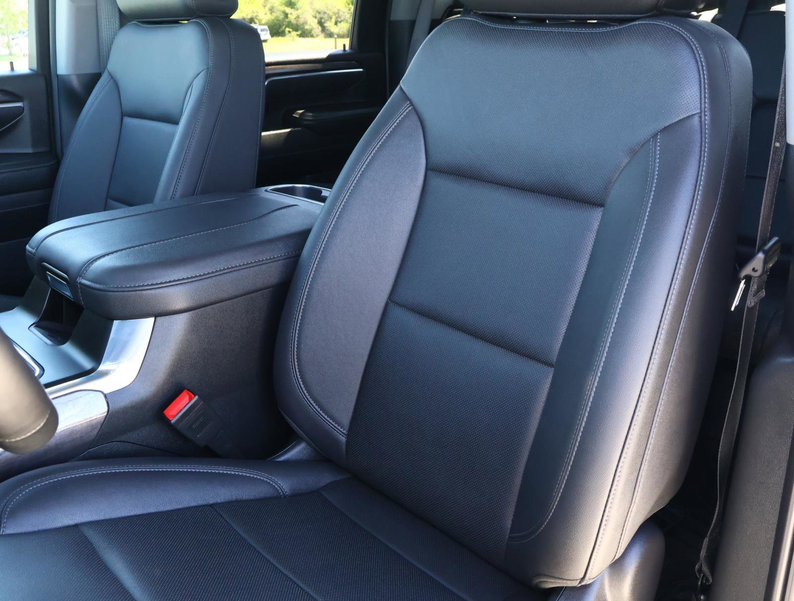 Used 2025 Chevrolet Silverado 3500 LTZ w/ LTZ Texas Edition image 15