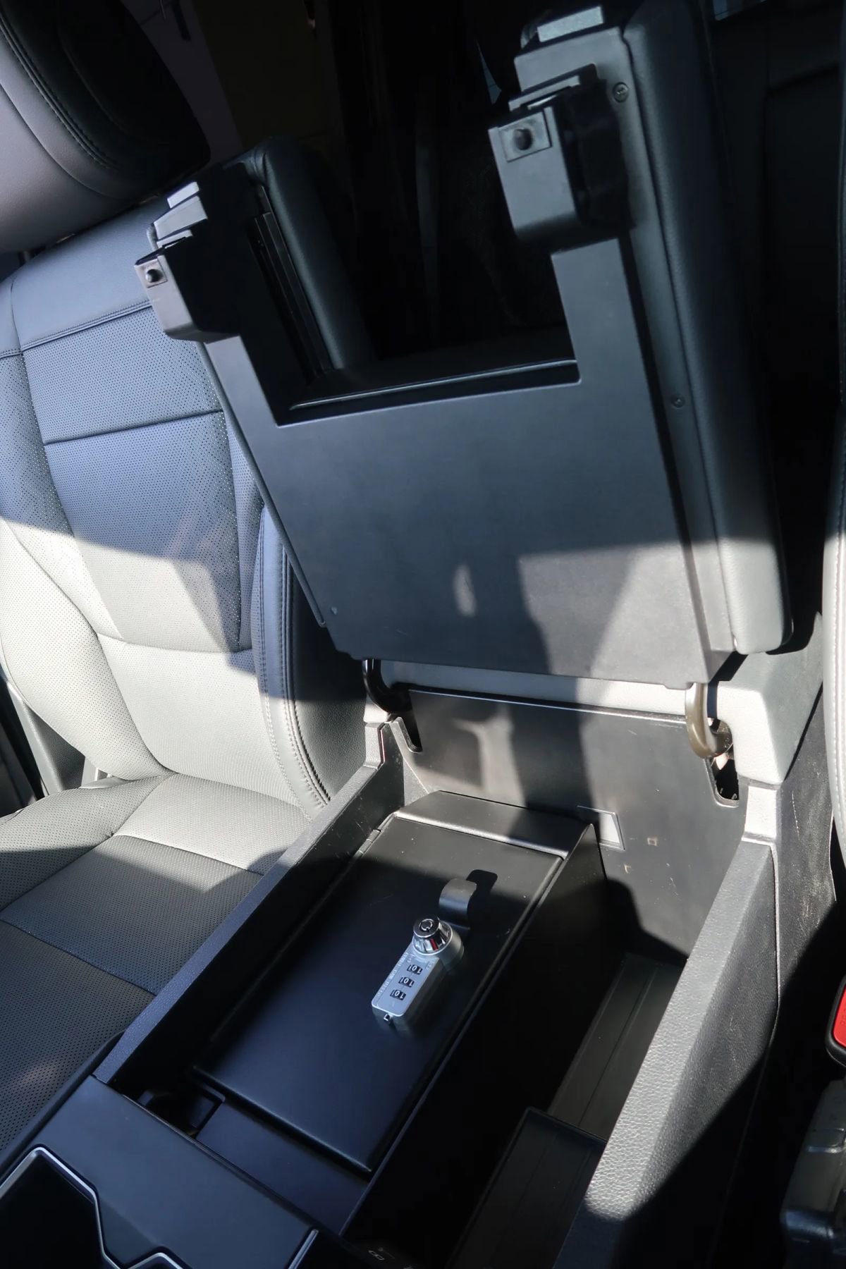 Used 2025 Toyota Tundra Limited image 31