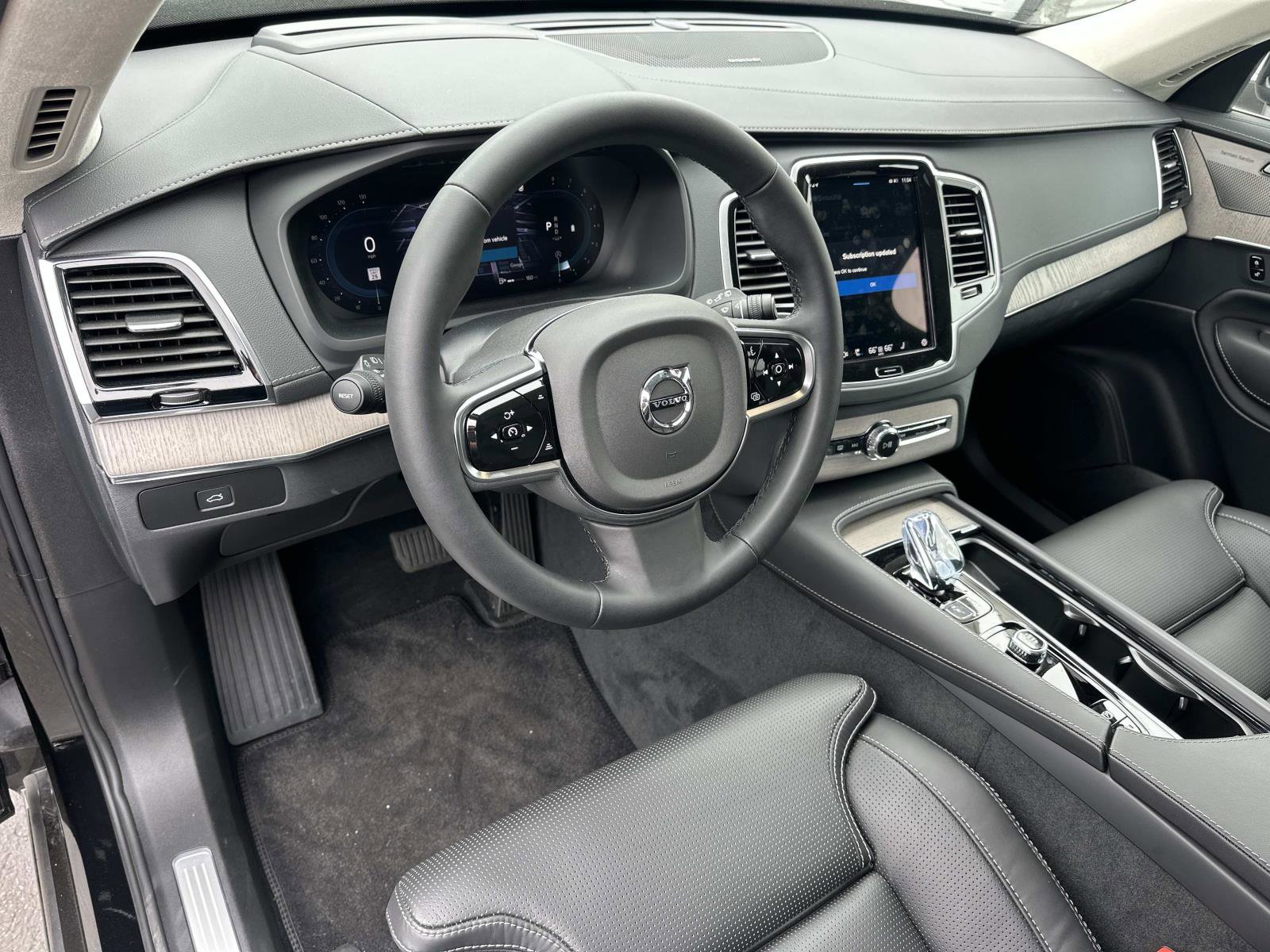 Certified 2024 Volvo XC90 B6 Ultimate w/ Lounge Package image 9
