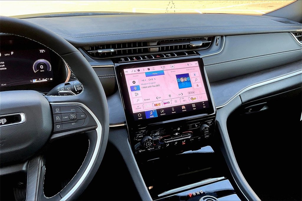 New 2025 Jeep Grand Cherokee Limited w/ Black Appearance Package image 7