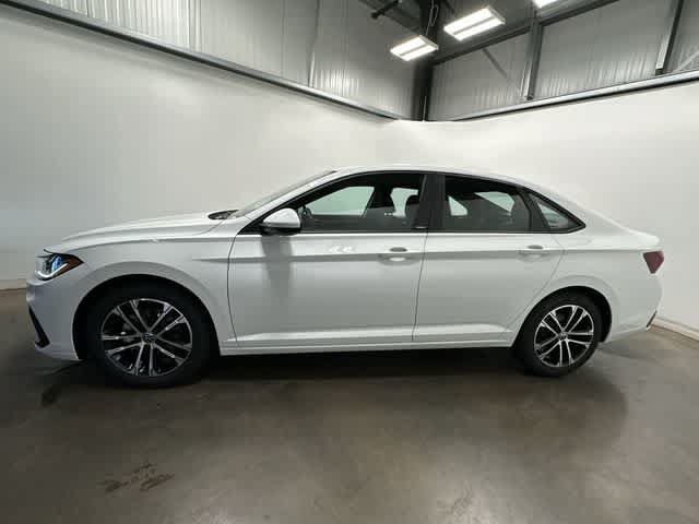 Used 2026 Volkswagen Jetta Sport FWD image 2