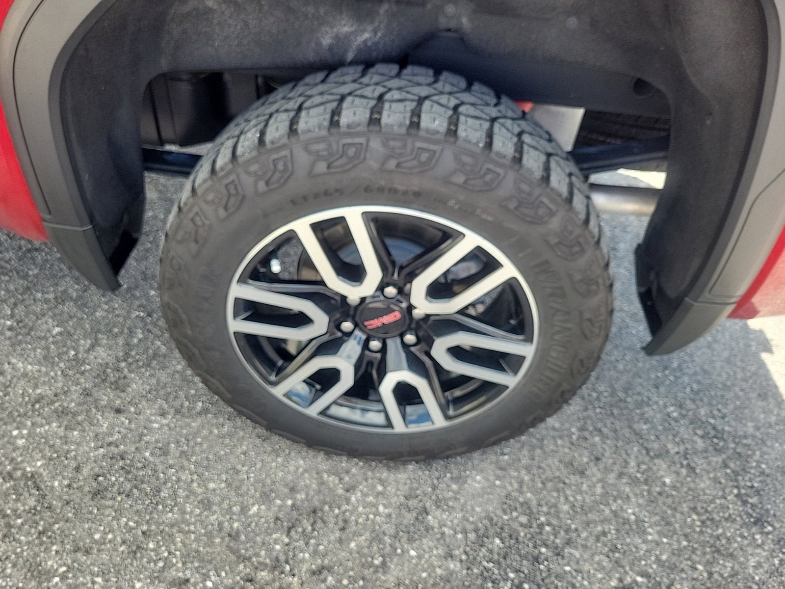 Used 2024 GMC Sierra 1500 AT4 w/ Technology Package AWD/4WD image 9