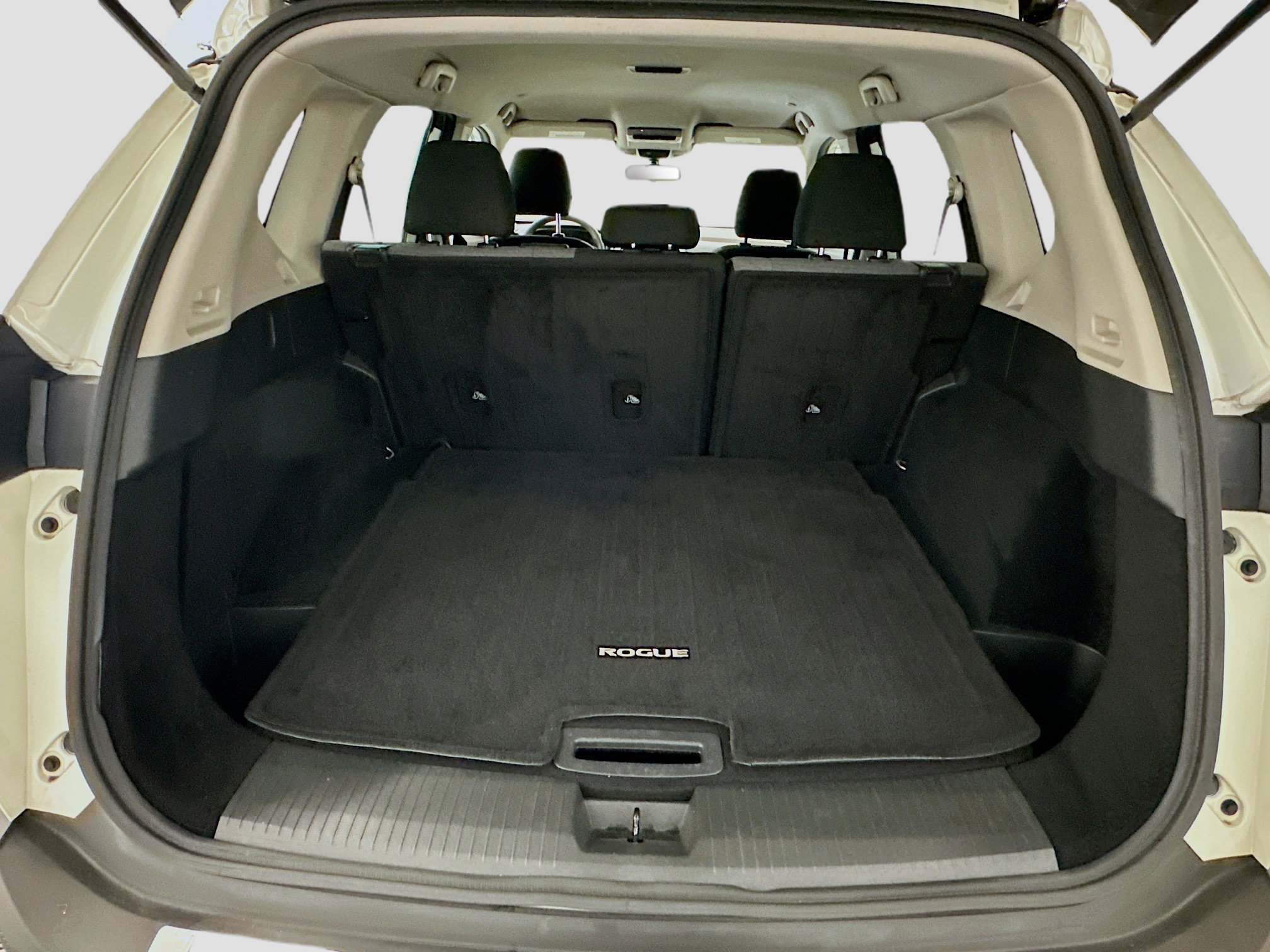 Used 2023 Nissan Rogue SV image 29