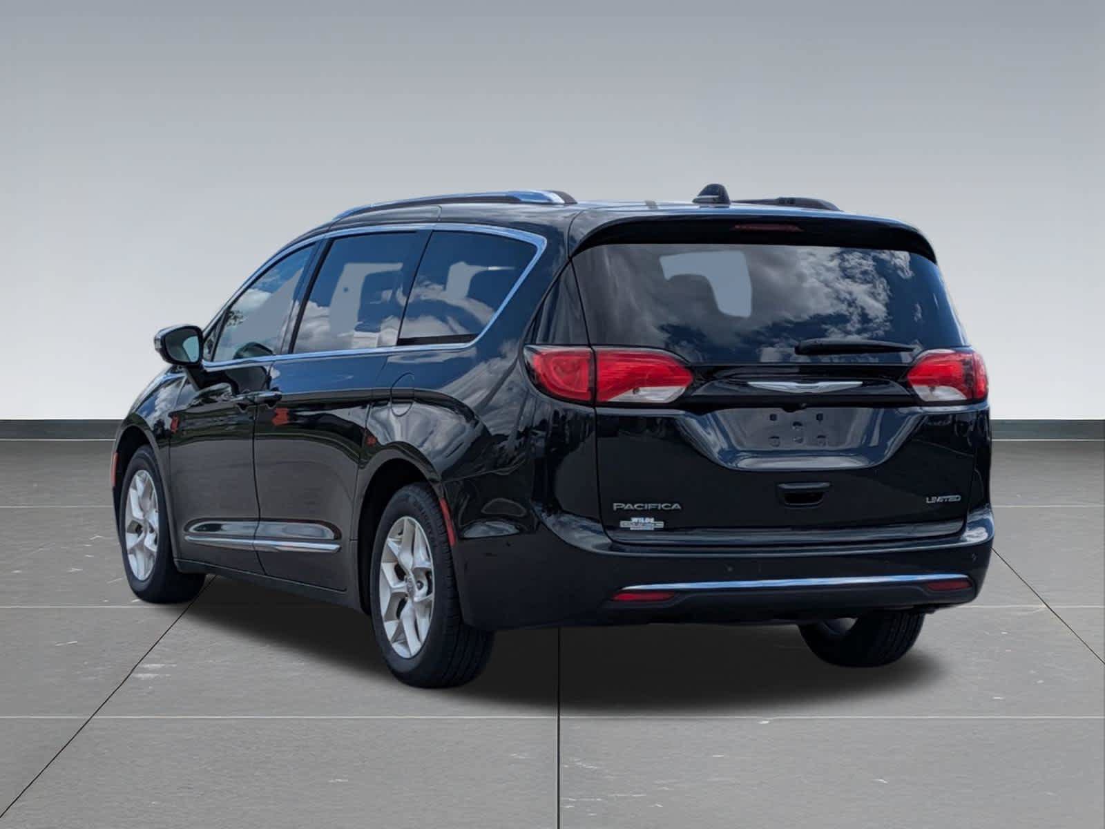 Certified 2018 Chrysler Pacifica Touring-L FWD image 4
