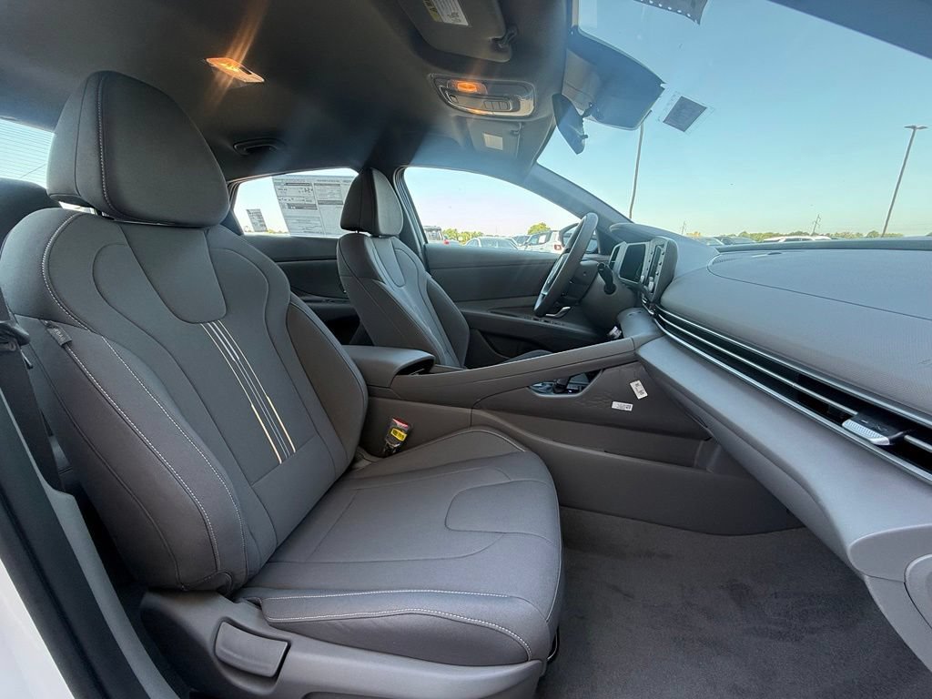 New 2026 Hyundai Elantra Hybrid FWD image 28