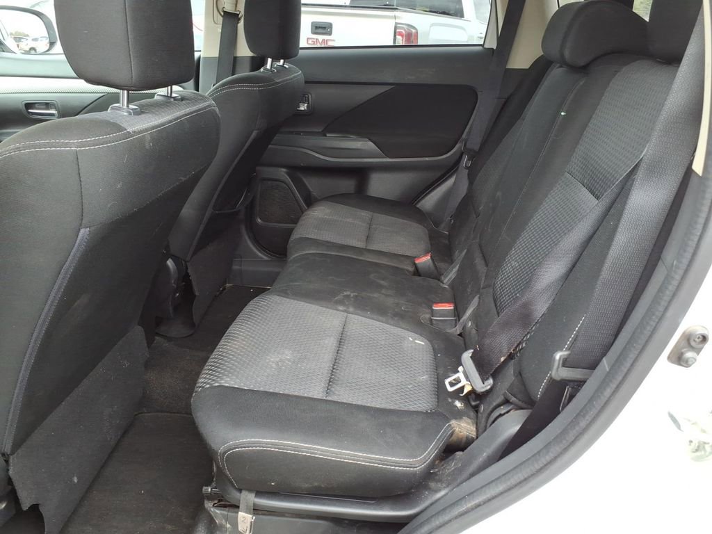 Used 2017 Mitsubishi Outlander ES image 20