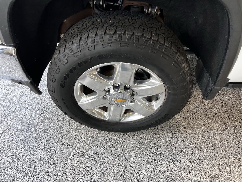 Used 2023 Chevrolet Silverado 2500 LTZ w/ LTZ Convenience Package image 11