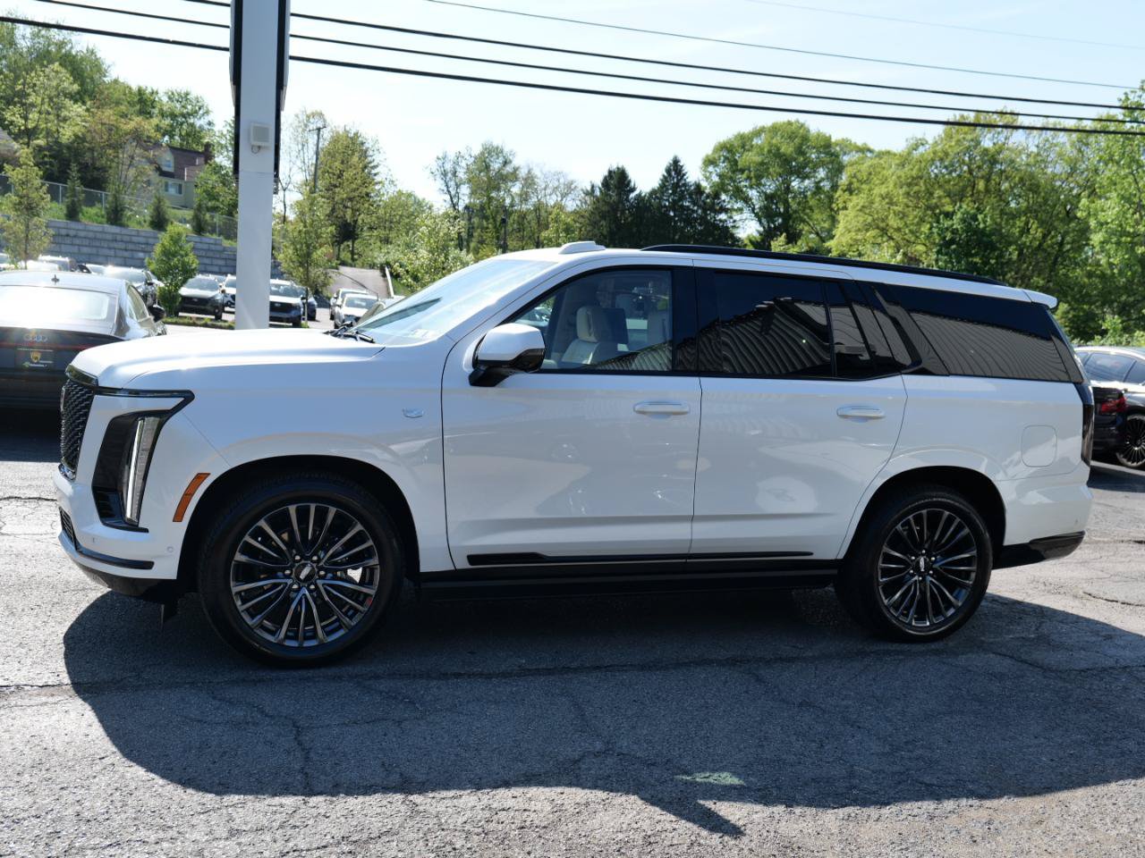 Used 2025 Cadillac Escalade Sport Platinum w/ LPO, Floor Liner Package AWD/4WD image 9