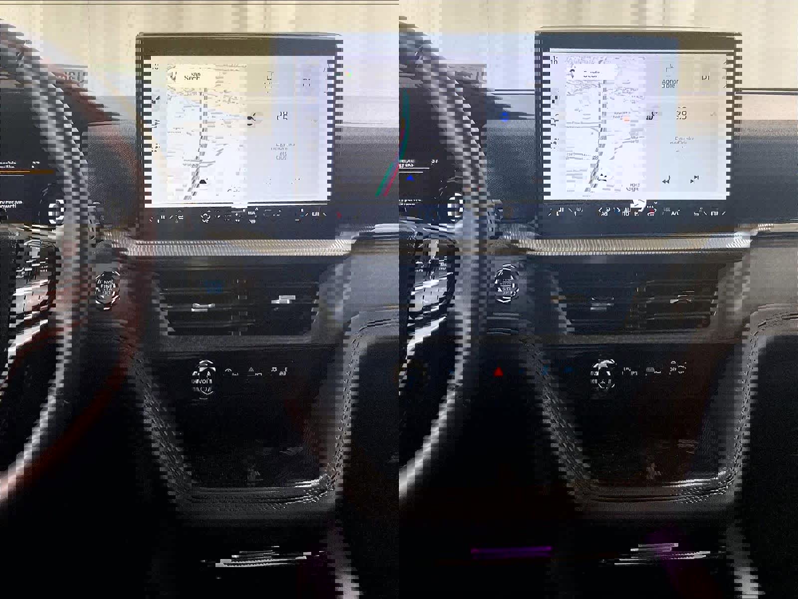 Used 2025 Ford Explorer Platinum w/ LUX Leather Package image 19