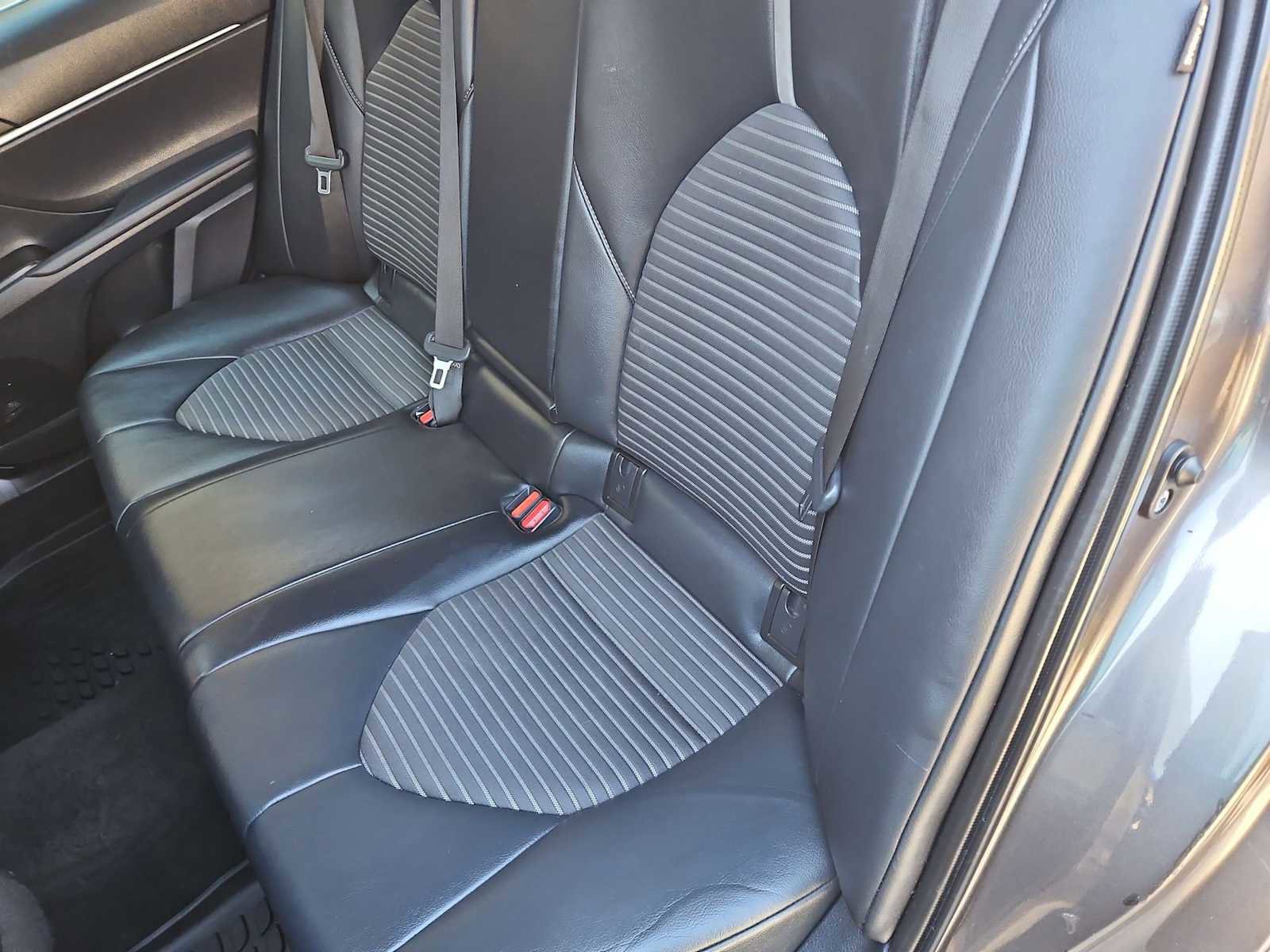 Used 2022 Toyota Camry SE w/ Cold Weather Package image 20