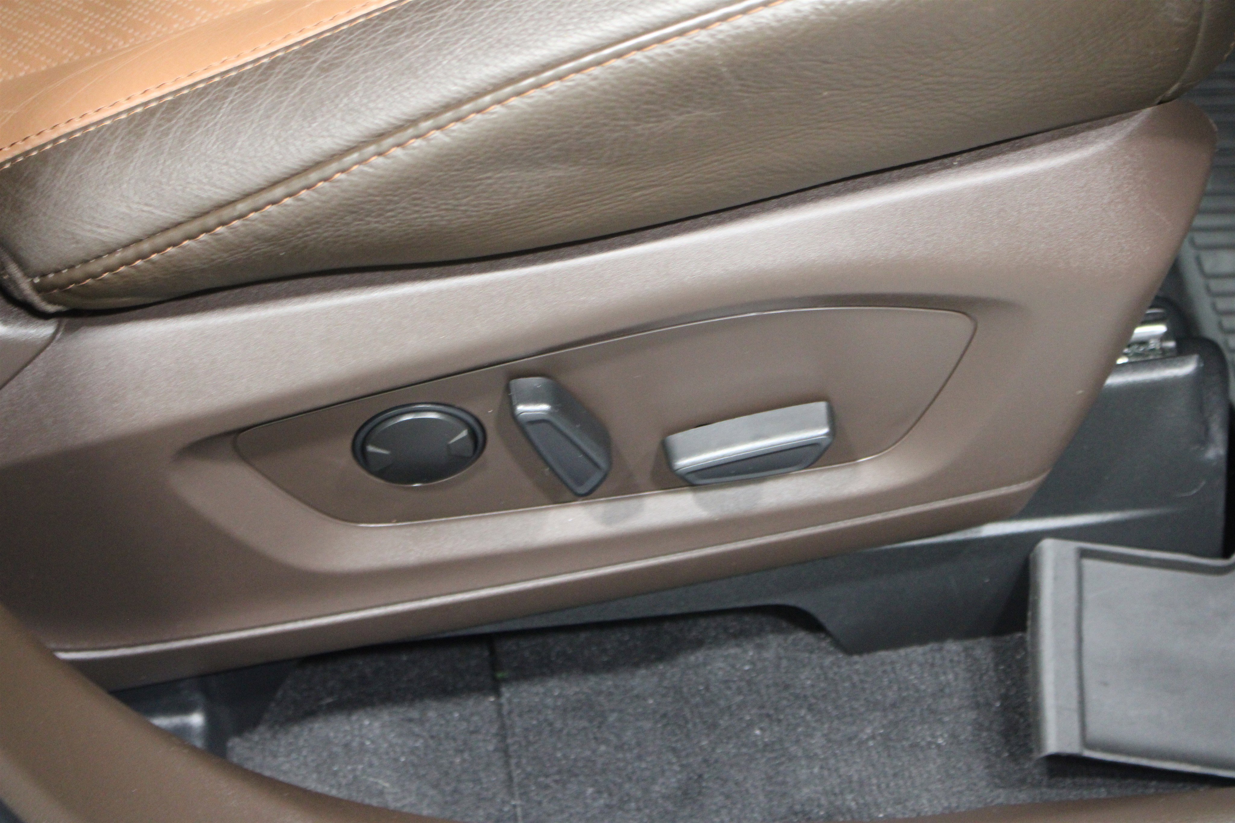 Used 2022 Ford Explorer King Ranch w/ Technology Package AWD/4WD image 29