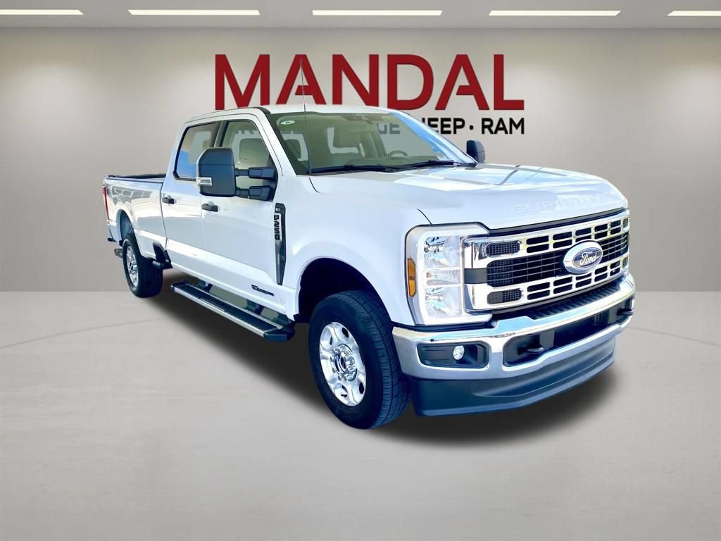 Used 2025 Ford F250 XLT AWD/4WD image 3