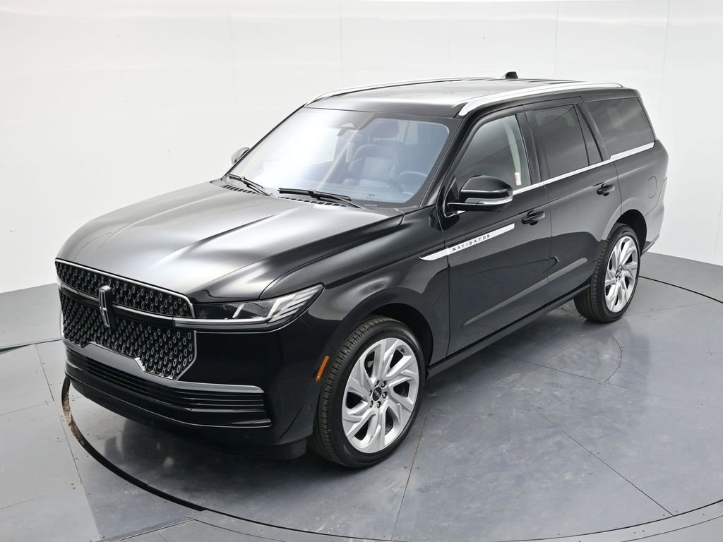 Used 2025 Lincoln Navigator Reserve image 43