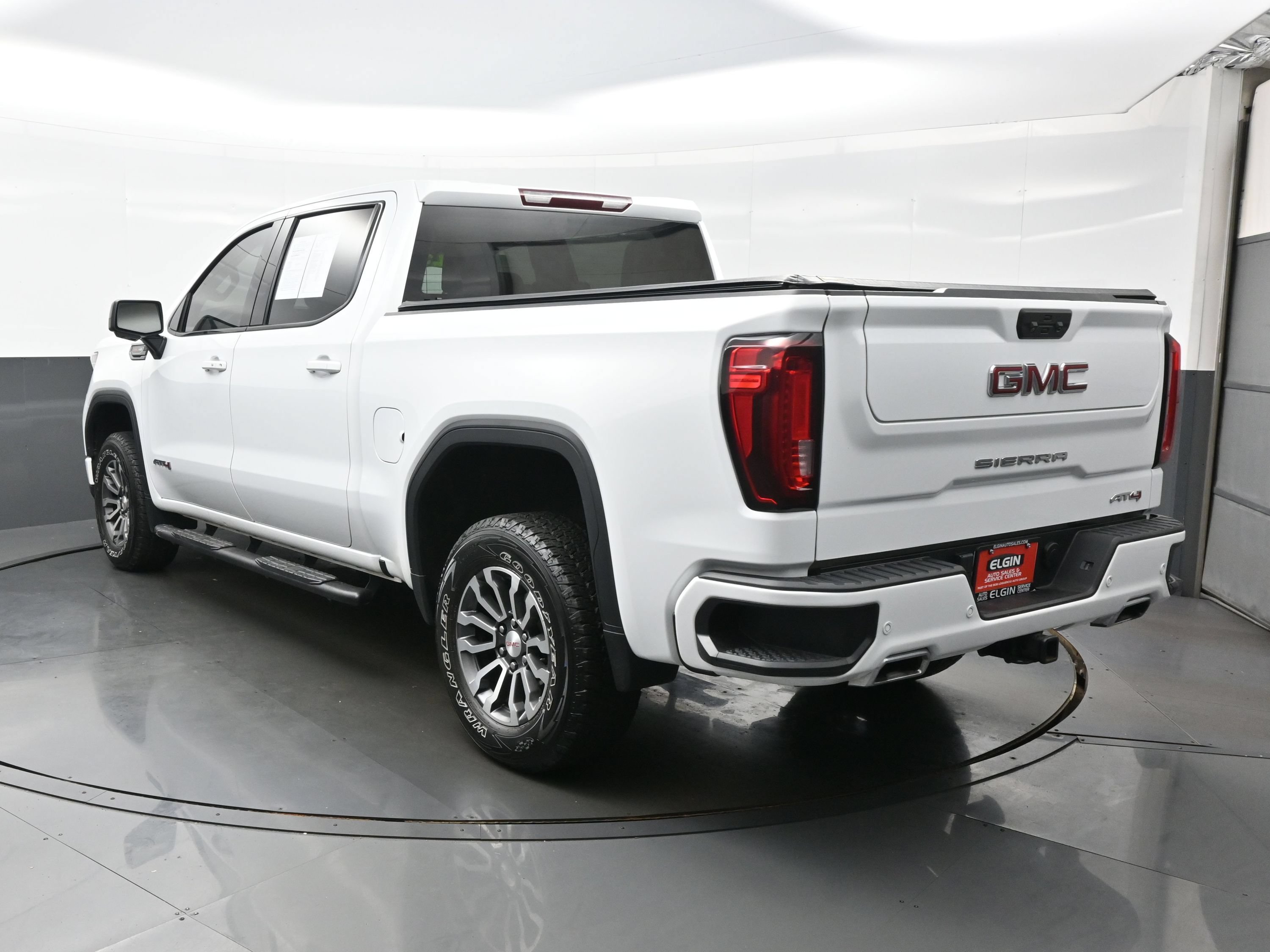 Used 2023 GMC Sierra 1500 AT4 AWD/4WD image 4