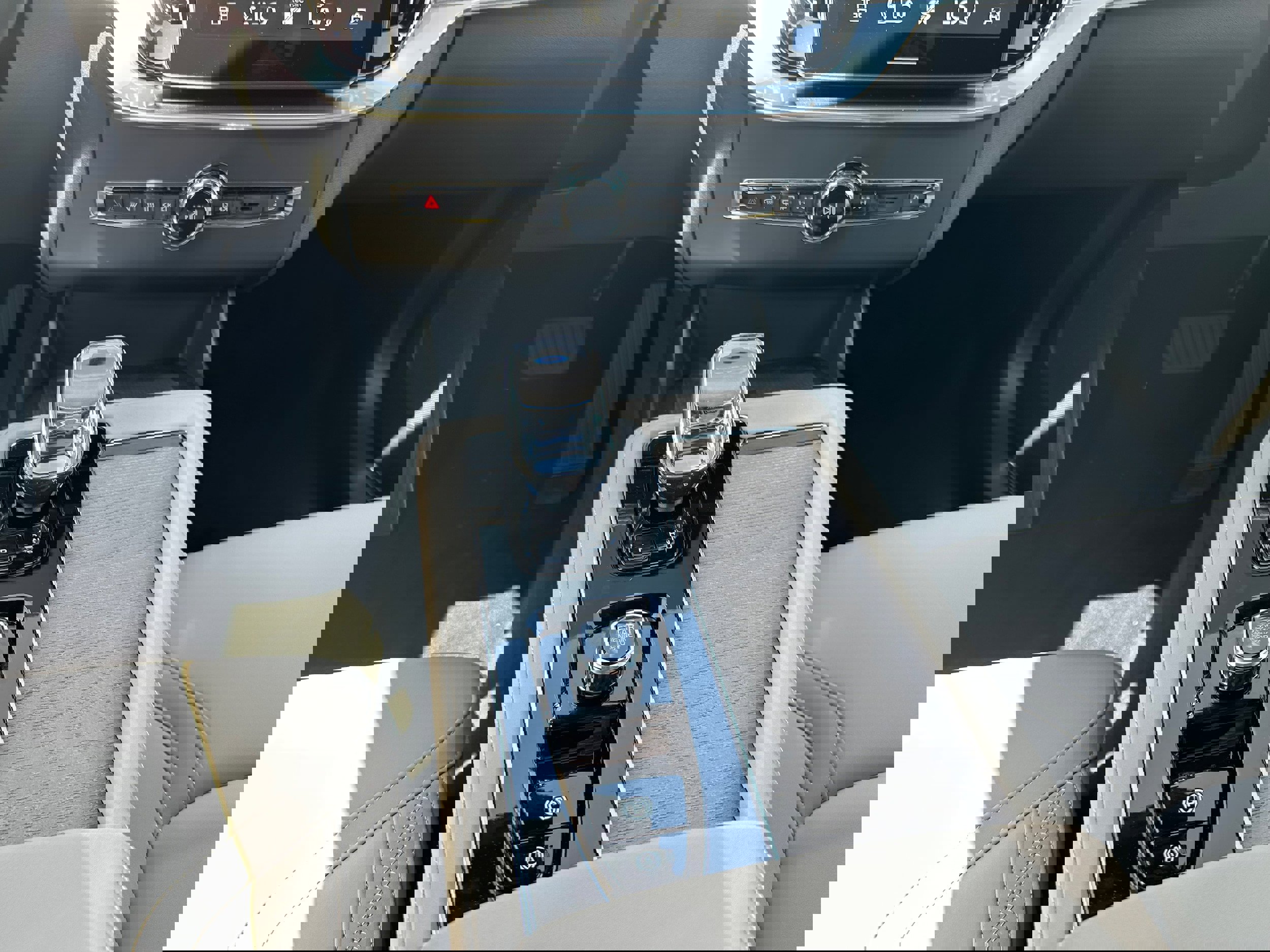 New 2026 Volvo XC90 T8 Plus image 14