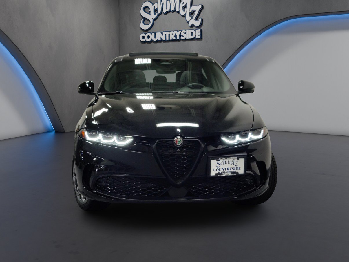 Used 2025 Alfa Romeo Tonale w/ Premium Package AWD/4WD image 2