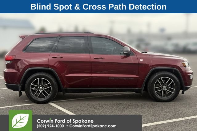Used 2017 Jeep Grand Cherokee Trailhawk w/ Trailhawk Luxury Group AWD/4WD image 10