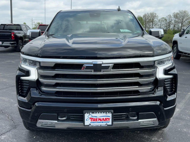 Used 2025 Chevrolet Silverado 1500 High Country w/ High Country Premium Package AWD/4WD image 9