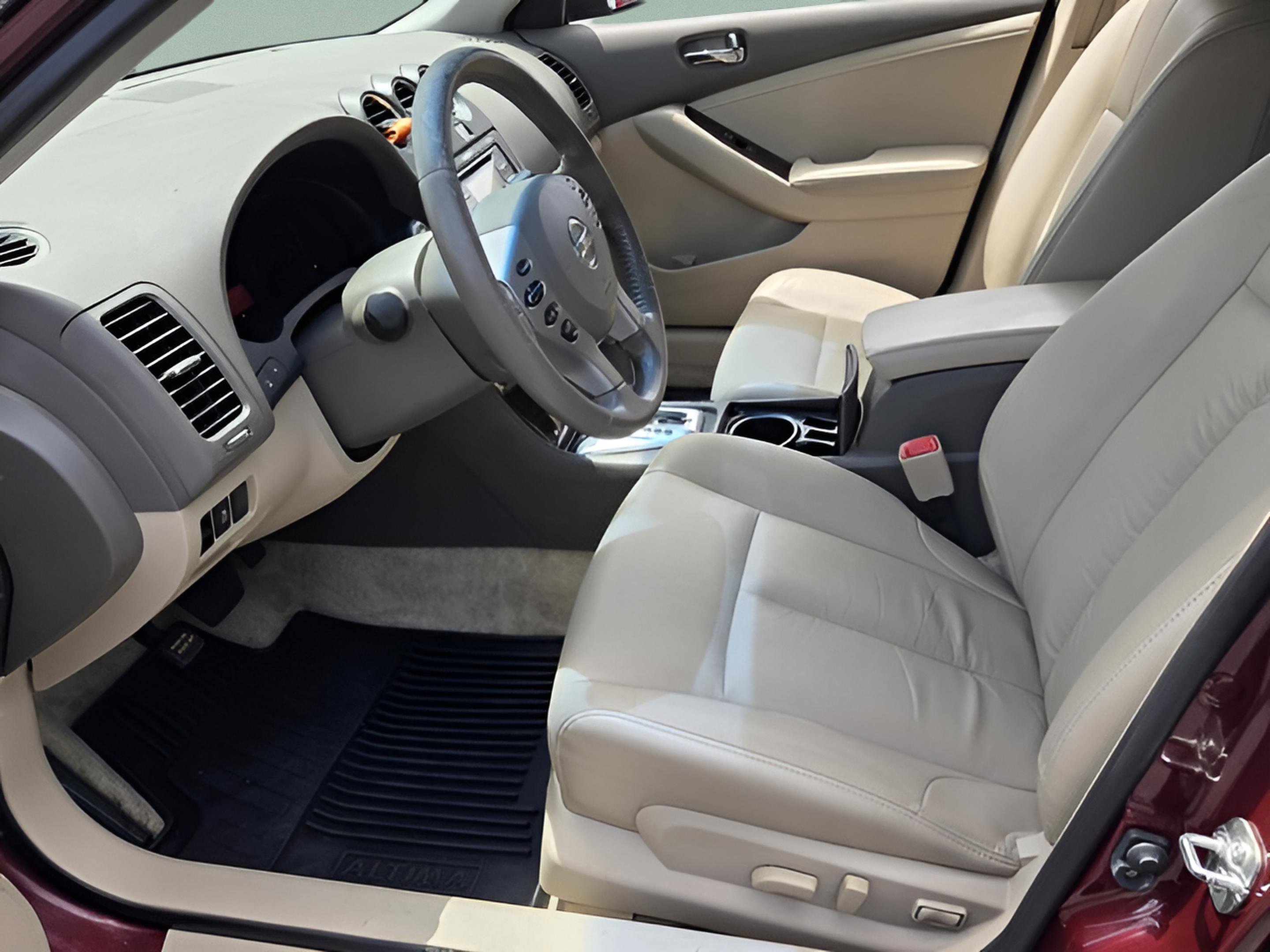 Used 2012 Nissan Altima 3.5 SR w/ Sport Pkg FWD image 25