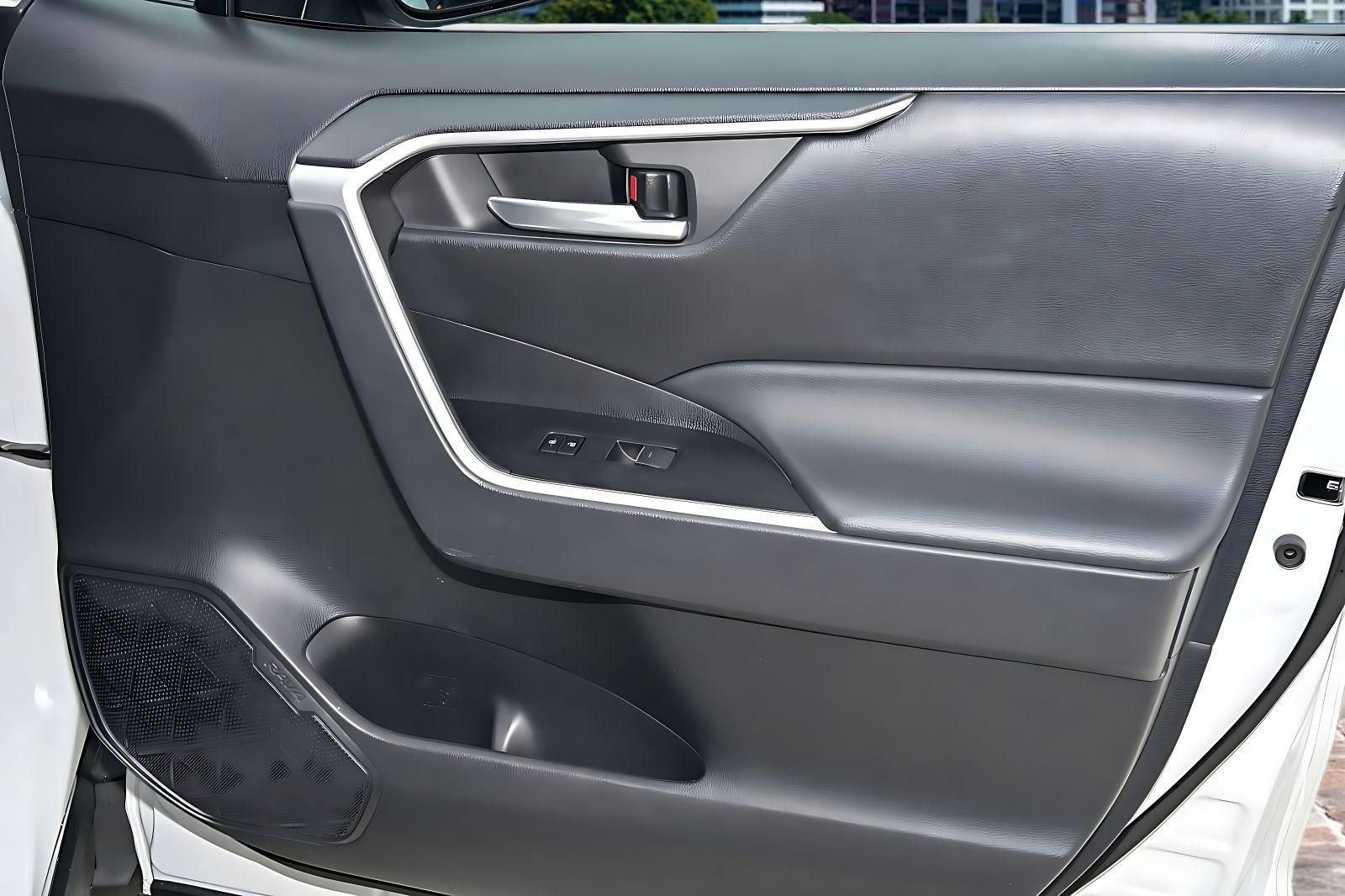 Used 2024 Toyota RAV4 XLE w/ Convenience Package image 13