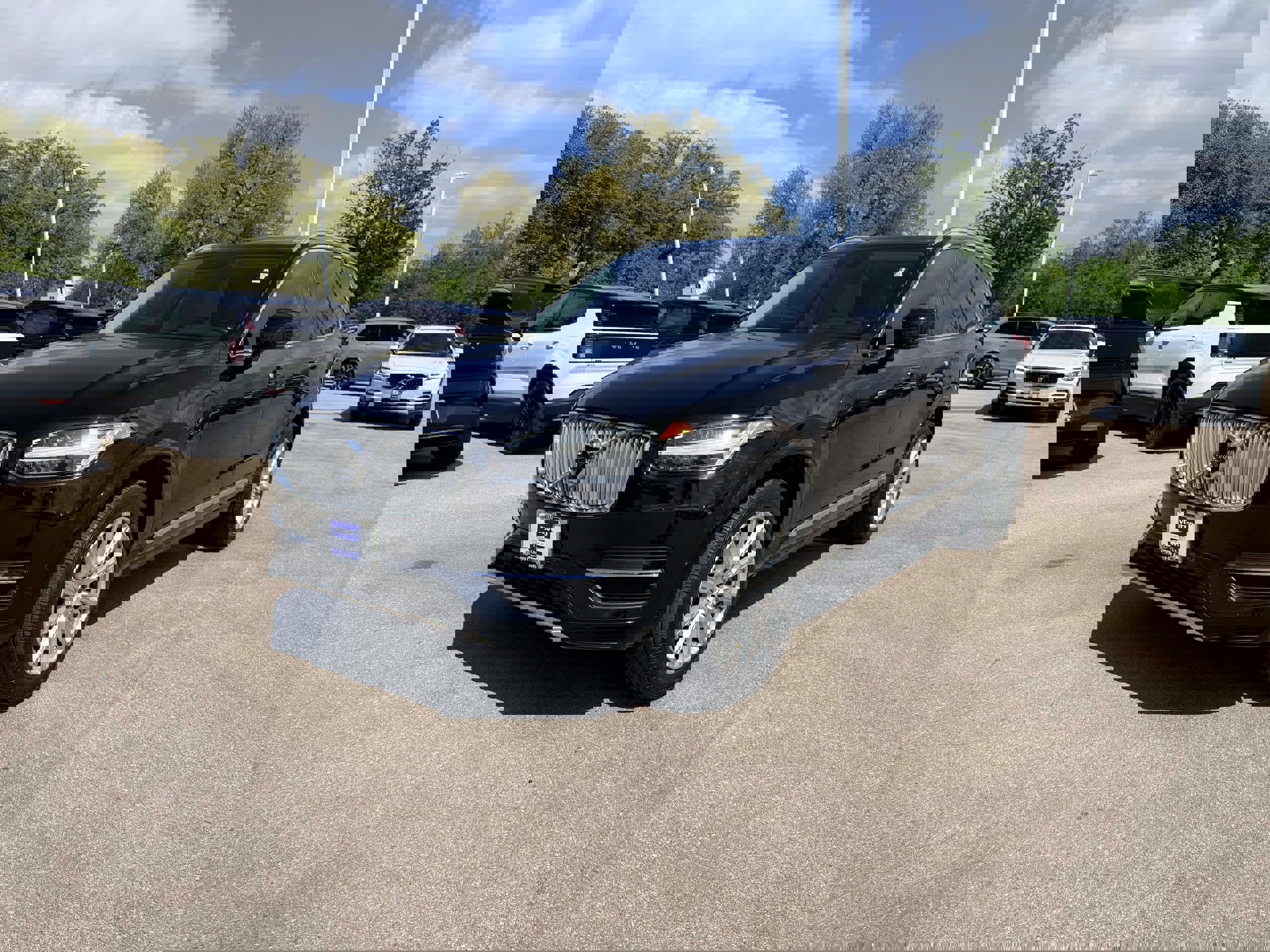 Used 2016 Volvo XC90 T8 Inscription w/ Vision Package image 2