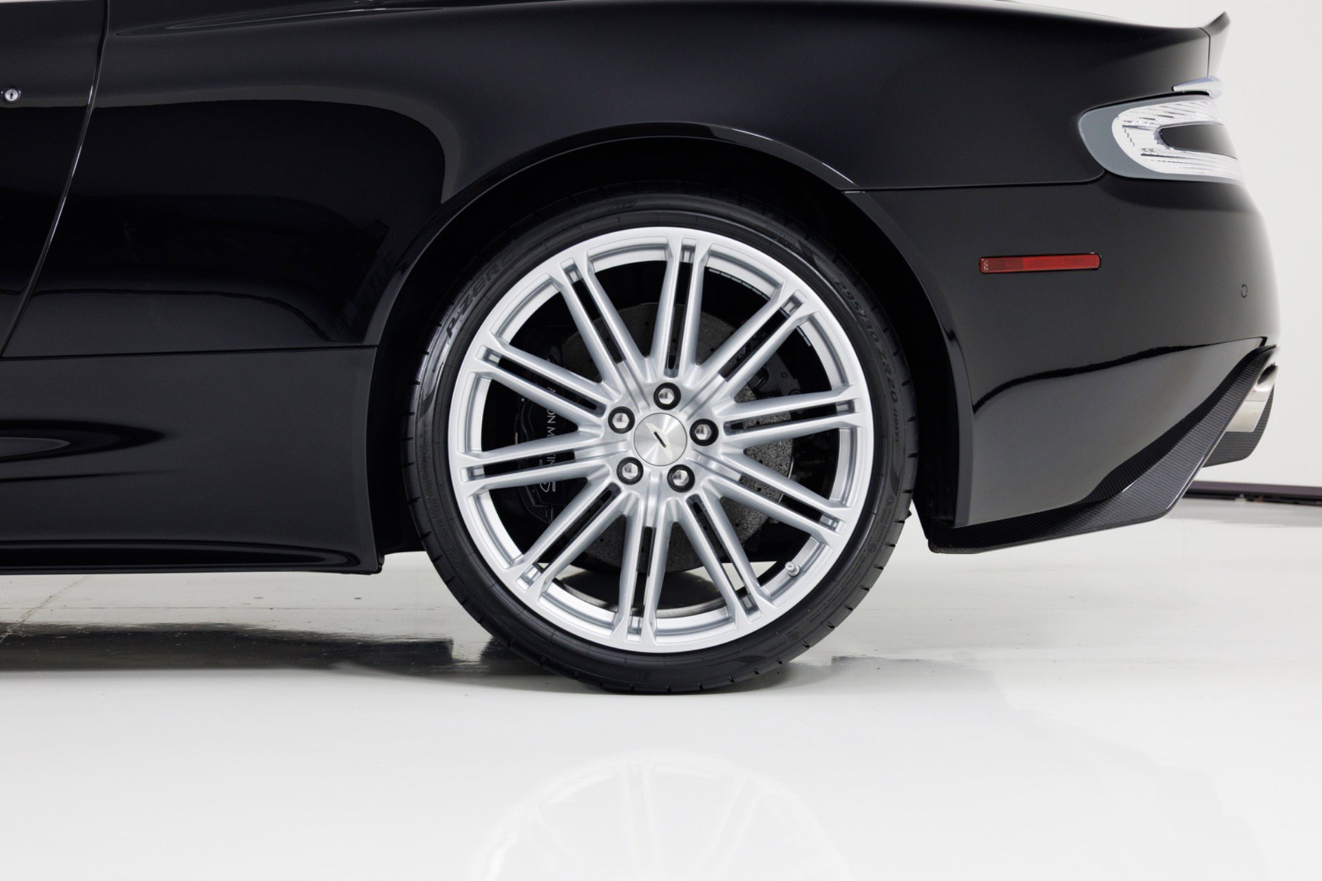 Used 2009 Aston Martin DBS Coupe RWD image 10