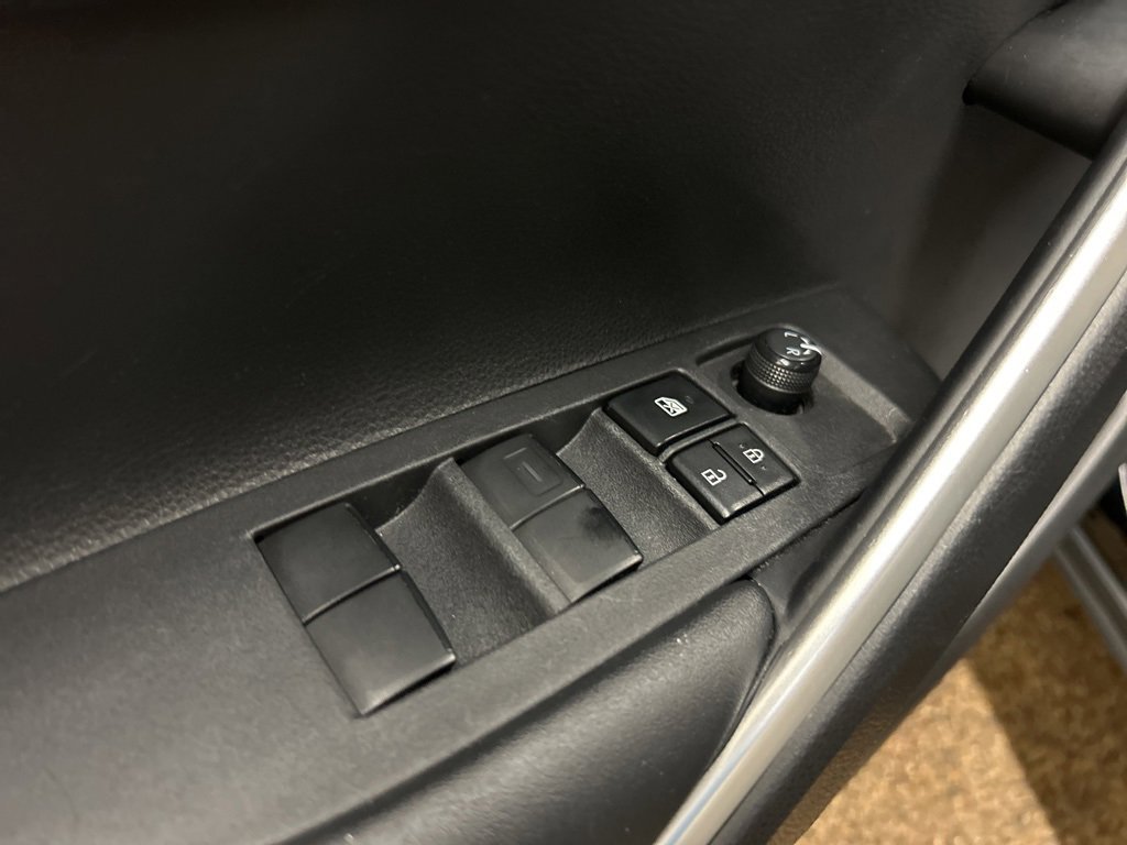 Used 2024 Toyota Corolla Cross LE image 25