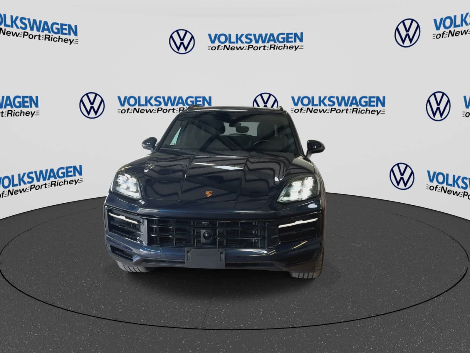 Used 2024 Porsche Cayenne AWD/4WD image 3