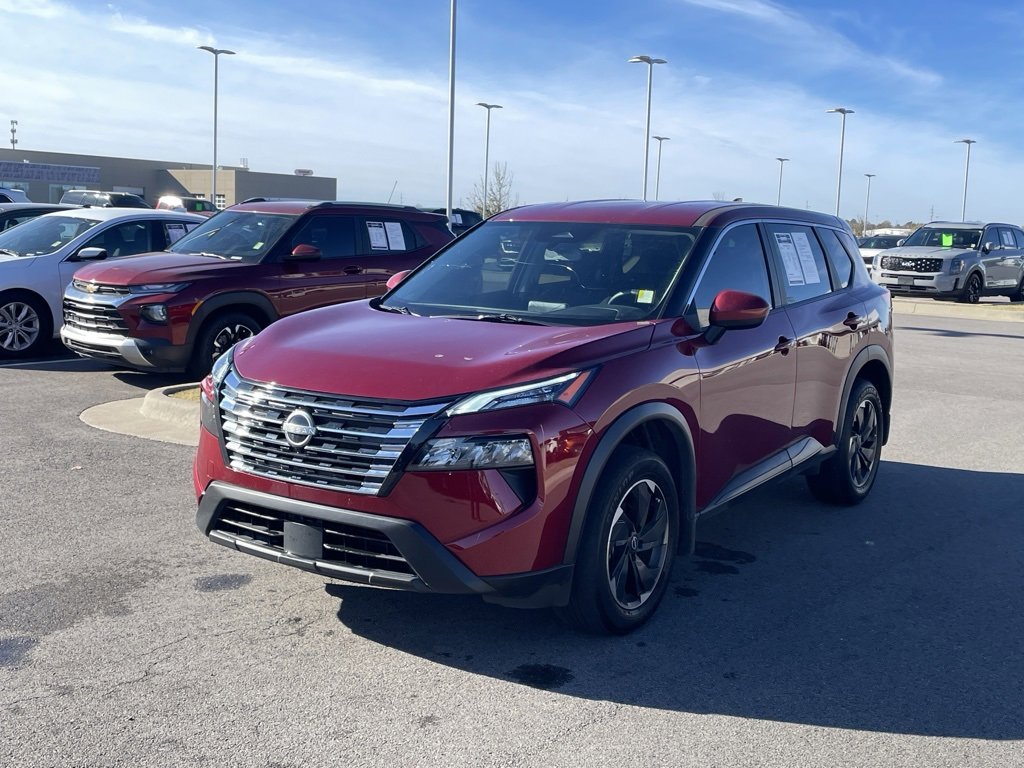 Used 2025 Nissan Rogue SV image 3