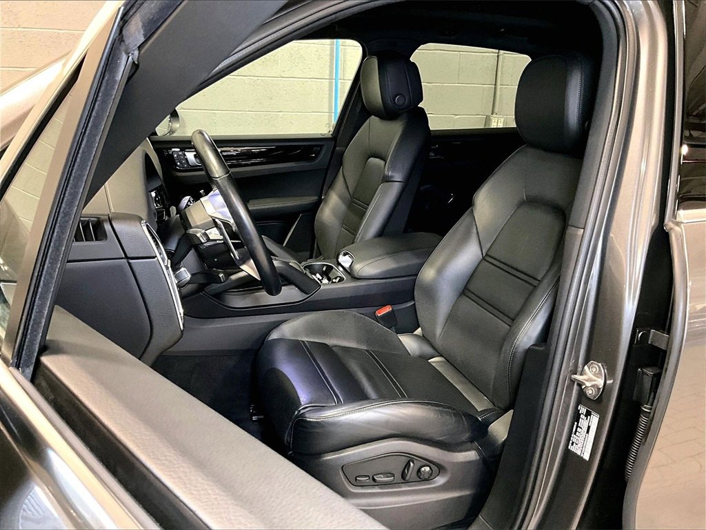 Certified 2022 Porsche Cayenne E-Hybrid image 5