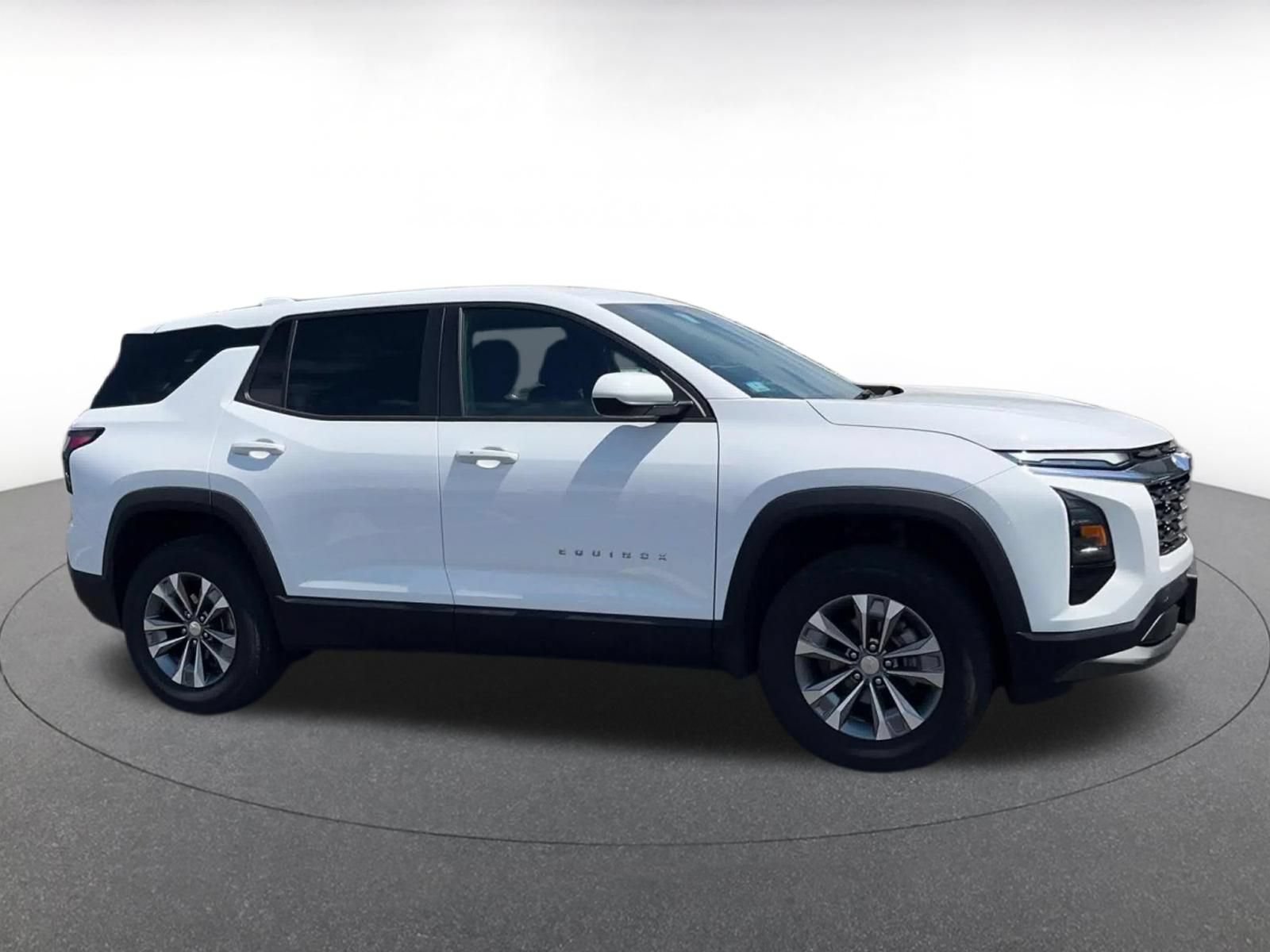 Used 2025 Chevrolet Equinox LT FWD image 16
