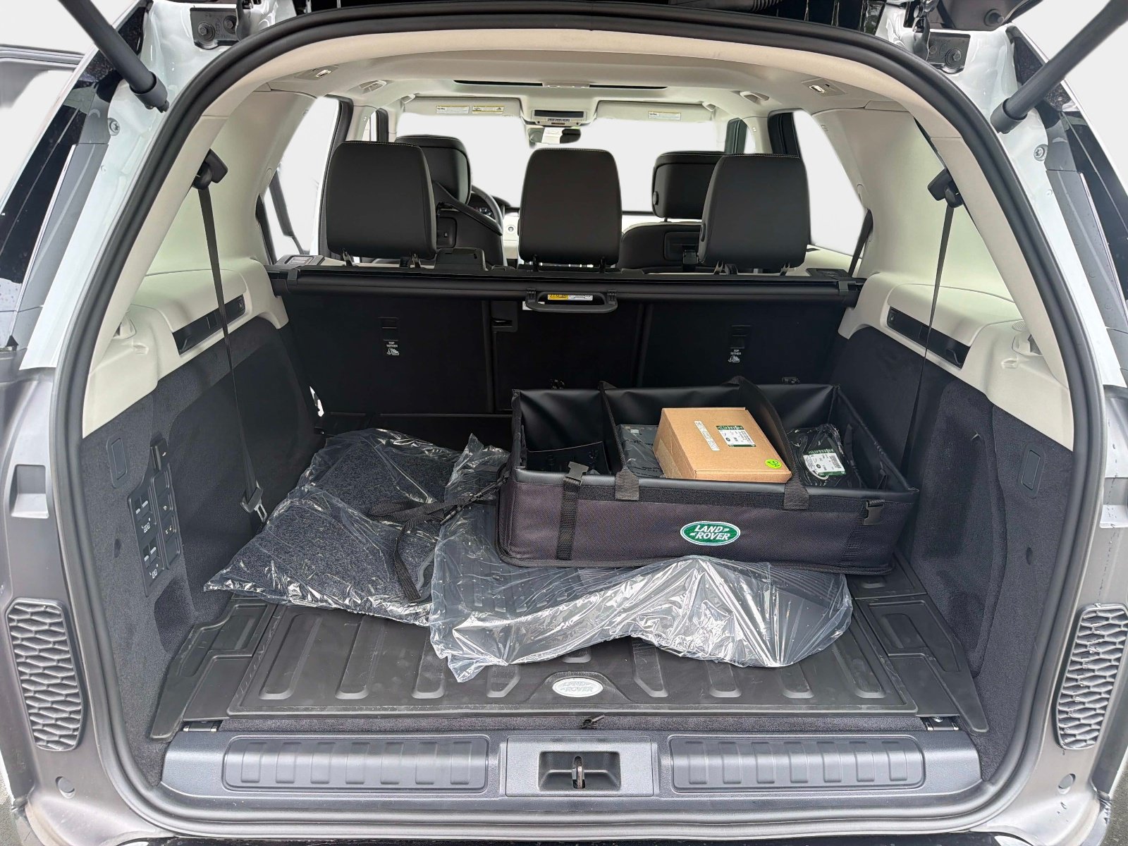 New 2026 Land Rover Discovery Dynamic SE AWD/4WD image 11