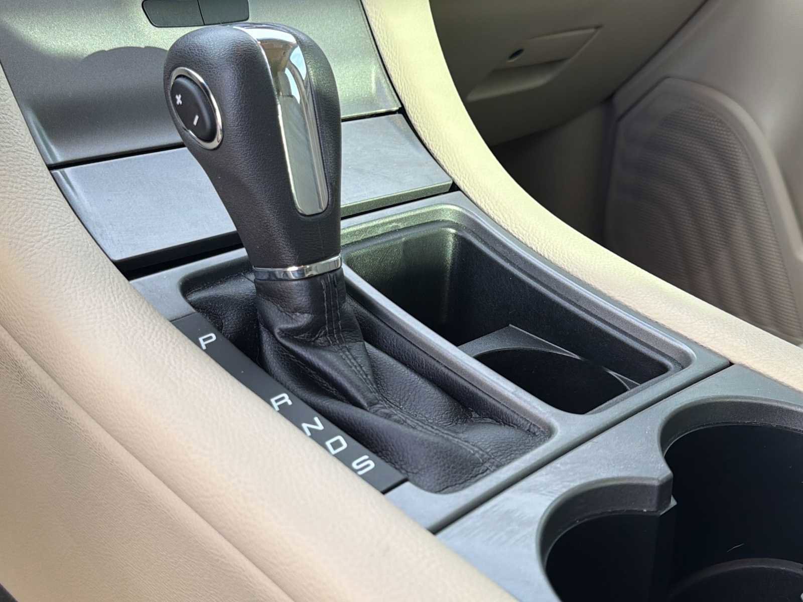 Used 2018 Ford Taurus SE image 24