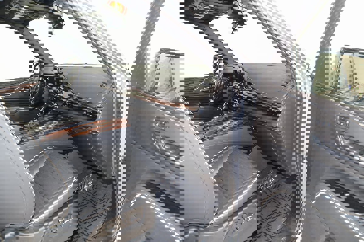 Used 2022 Cadillac Escalade ESV Premium Luxury image 53