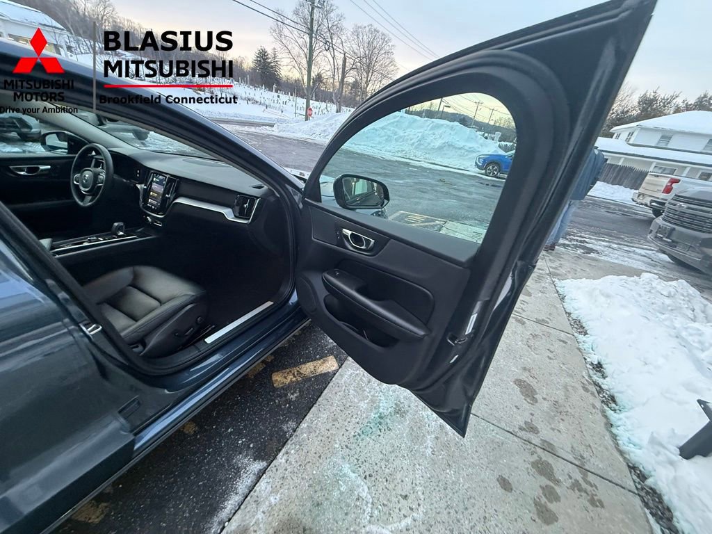 Used 2025 Volvo S60 B5 Core image 39